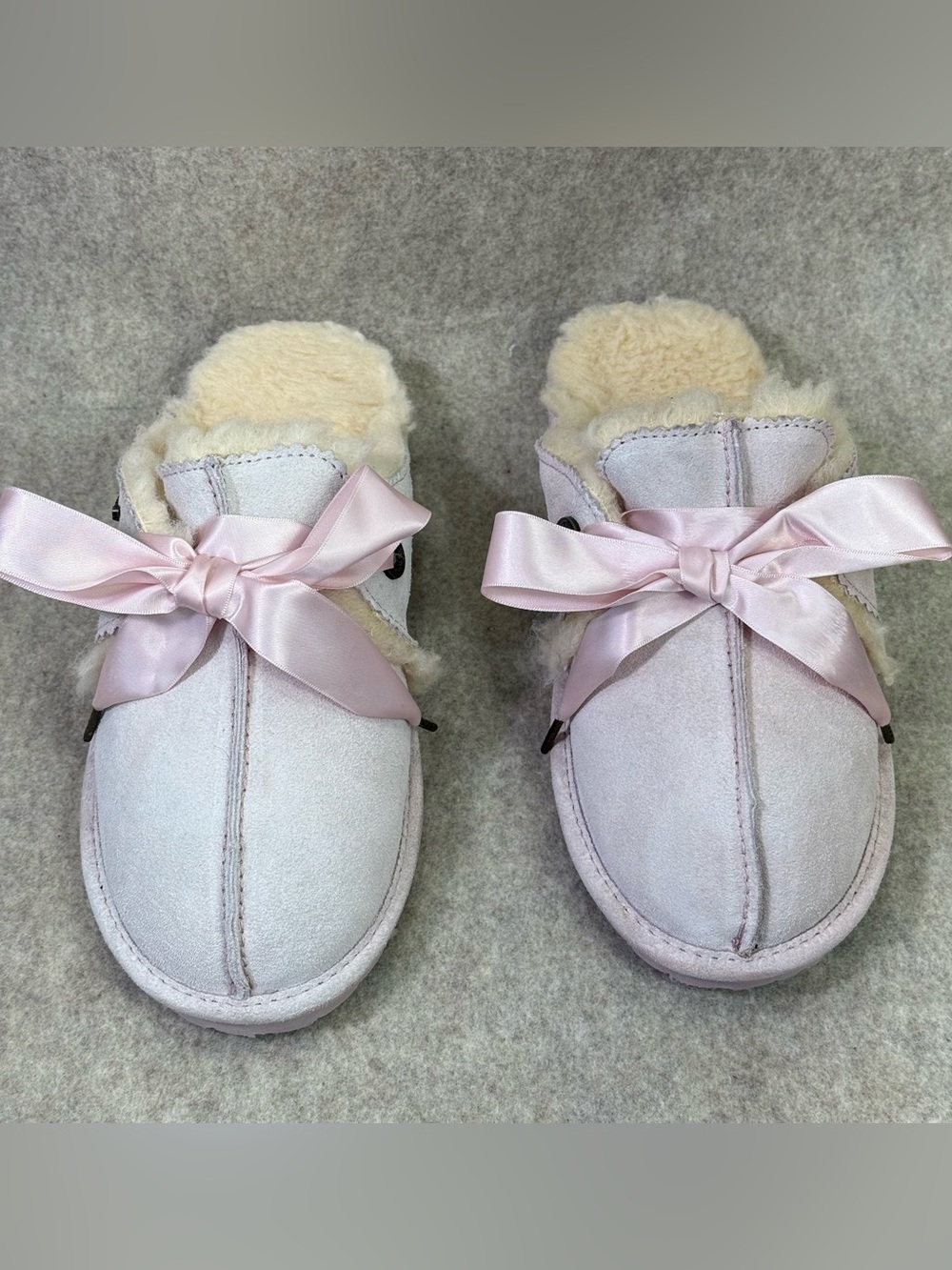 BearPaw “Juliette” Pale Pink Suede Satin Bow Wool Blend Lined Slippers Sz9